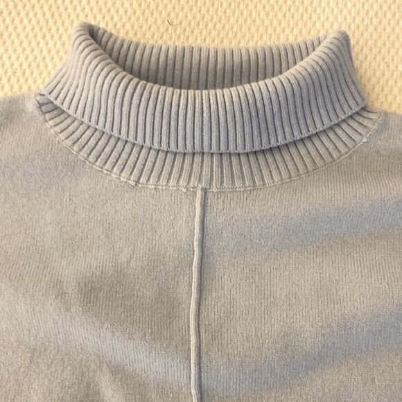 French Connection Oversized Size Small Woman’s Tunic Sweater in Powder Blue. - Picture 5 of 8